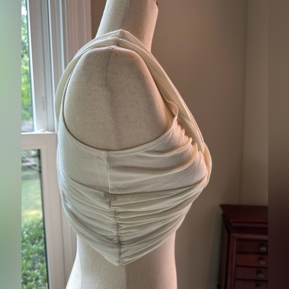 Gathered- crossed- cropped sleeveless top. - Picture 6 of 8